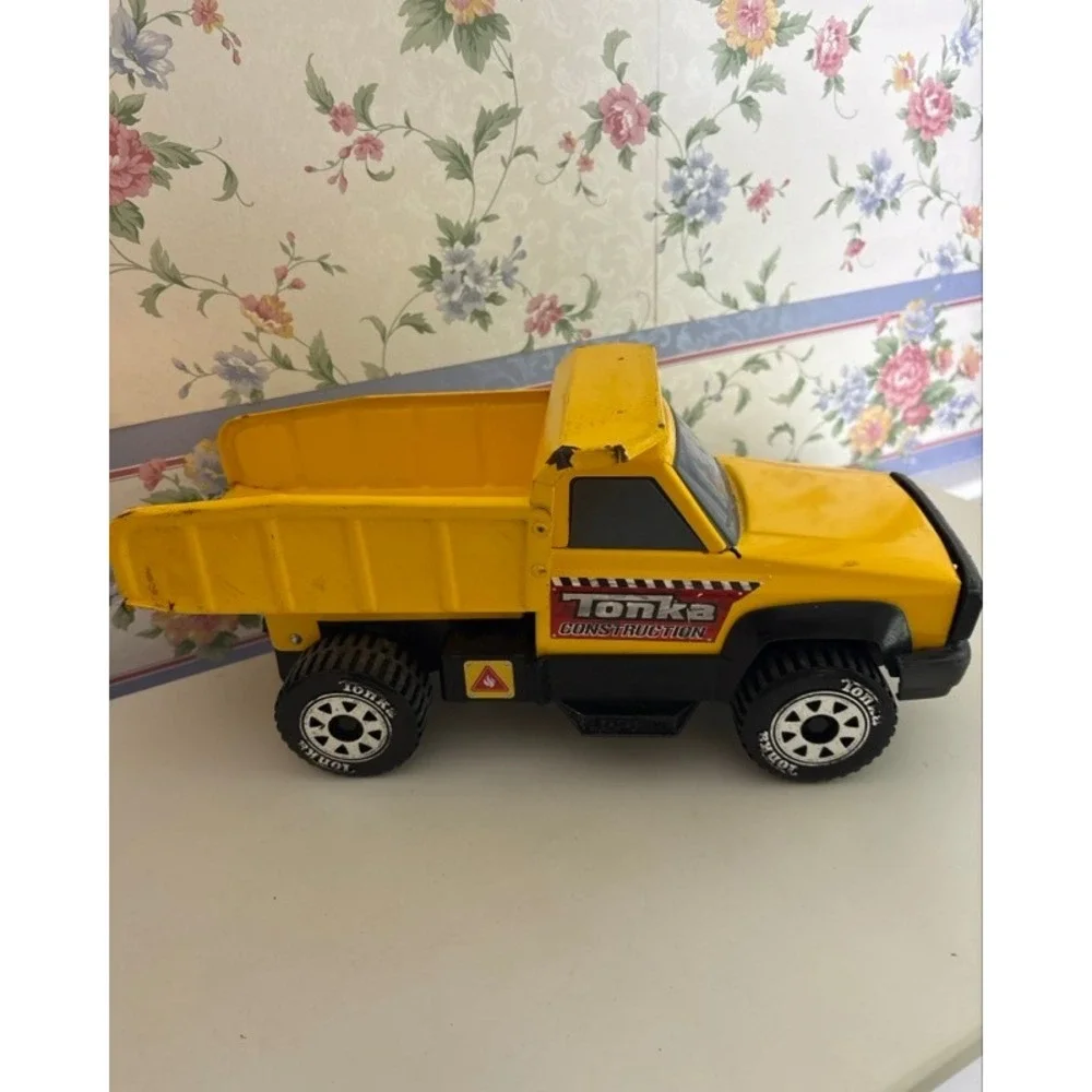 Vintage Tonka Construction Yellow Dump Truck Pressed Steel Toy 13.5 Inch